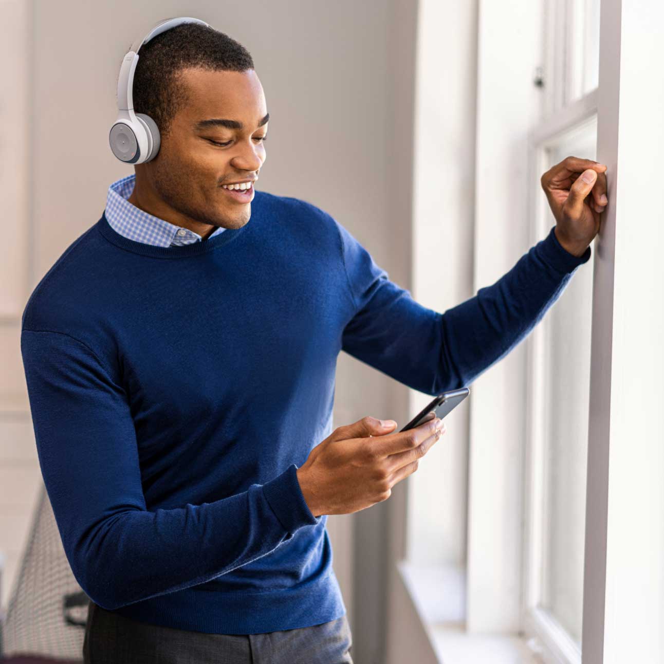 O usuário se conecta com facilidade graças ao Webex Contact Center