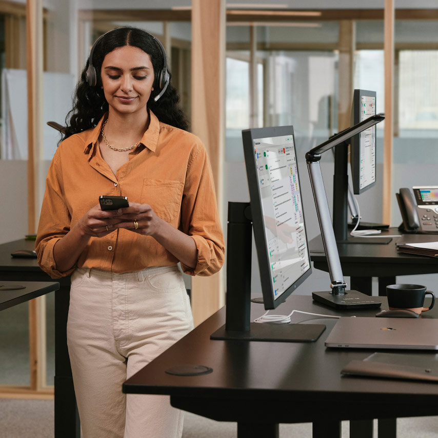 A service agent manages customer experiences with Webex