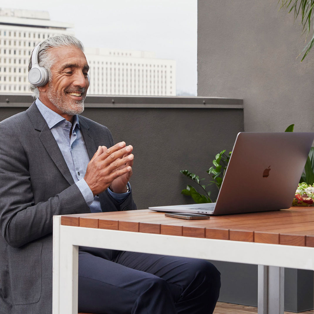 Person uses the gesture recognition feature in a Webex Meeting