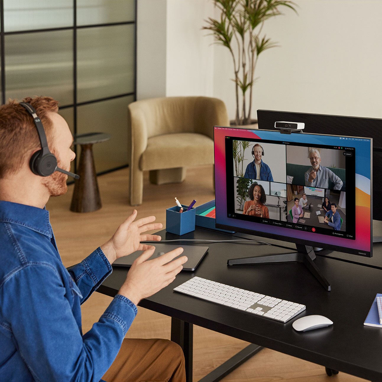 Person enjoys the flexibility of Webex Calling