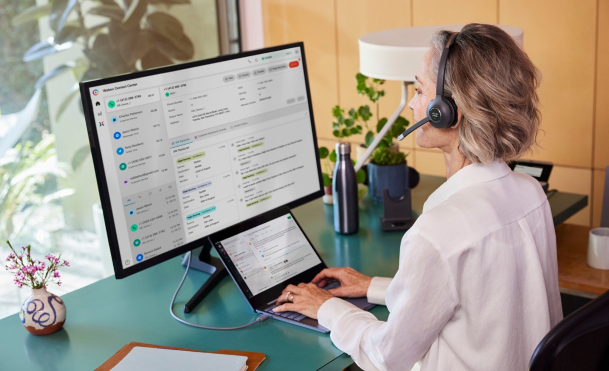 A cloud contact center agent, seated at a computer, uses a CCaaS solution.