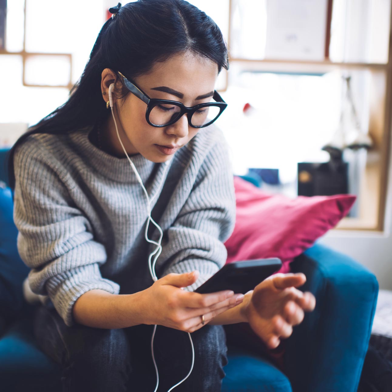 Una persona responde en una reunión interactiva de Webex