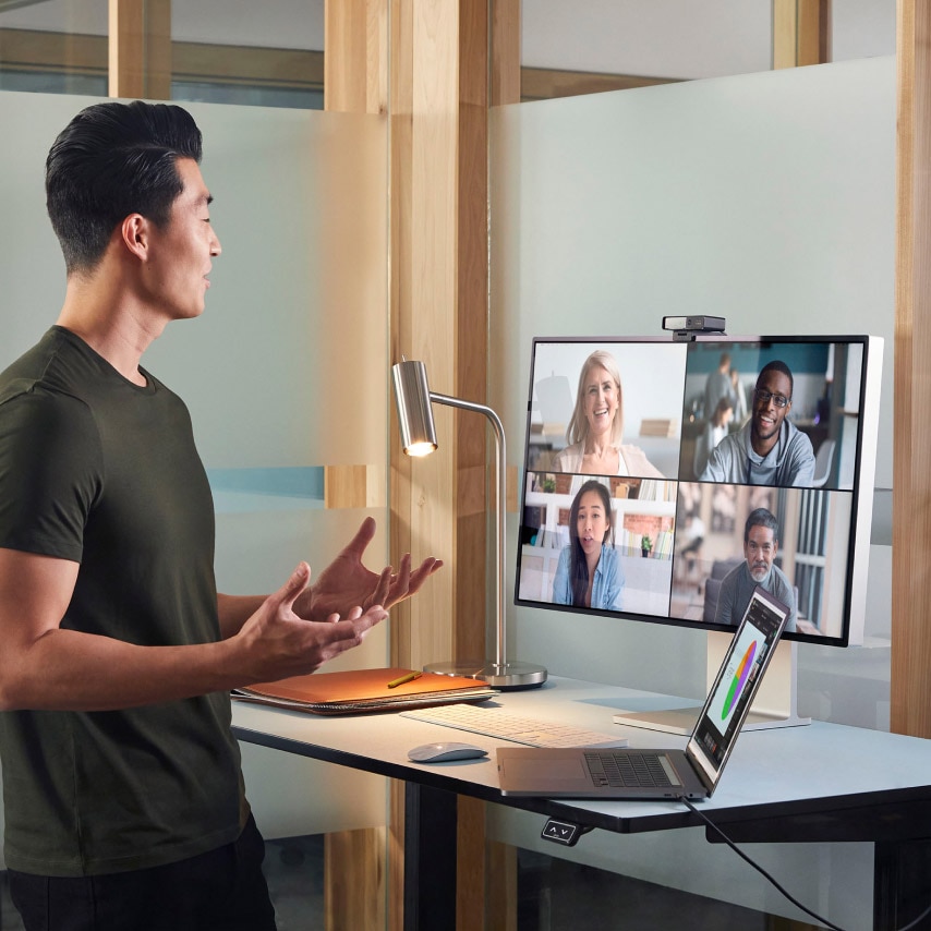 Utente che collabora con video e audio chiari su Webex