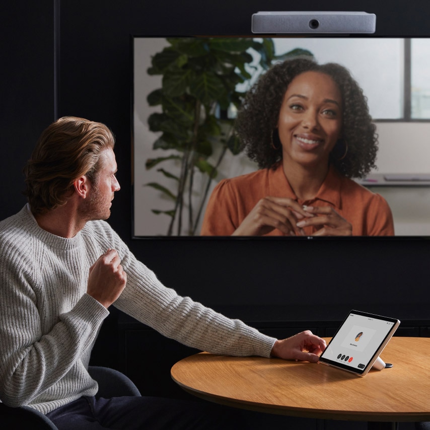 Two people use Webex to have a one-on-one