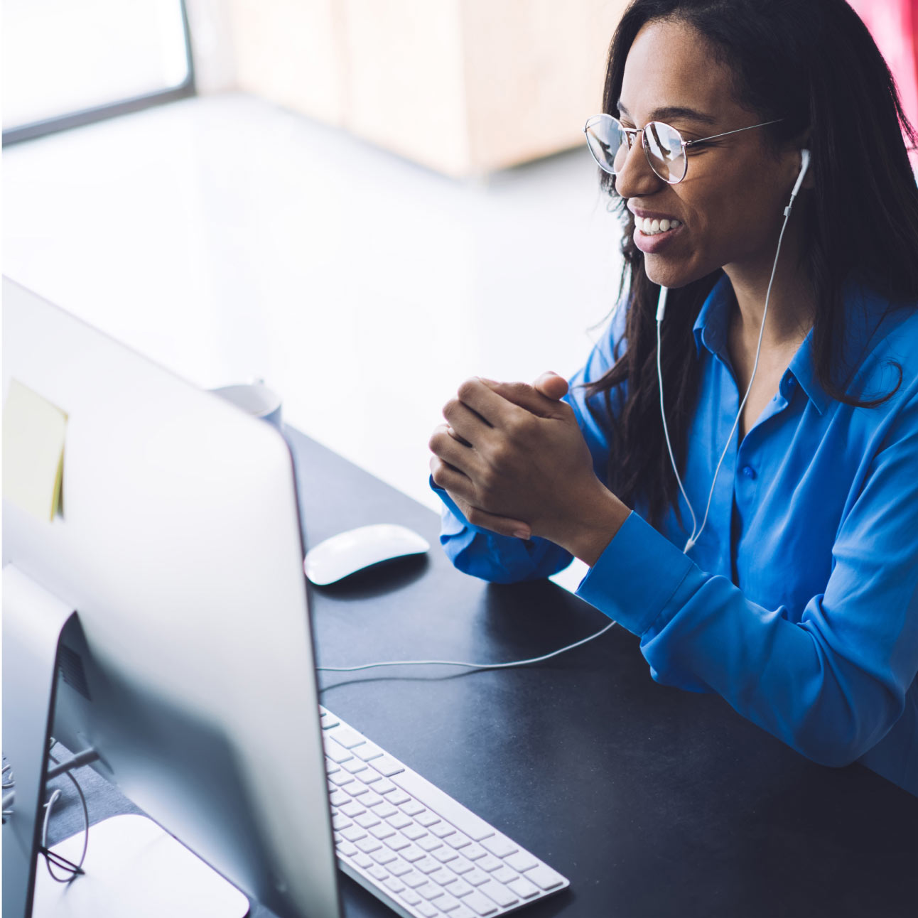 Personne qui crée des liens grâce à Webex Events